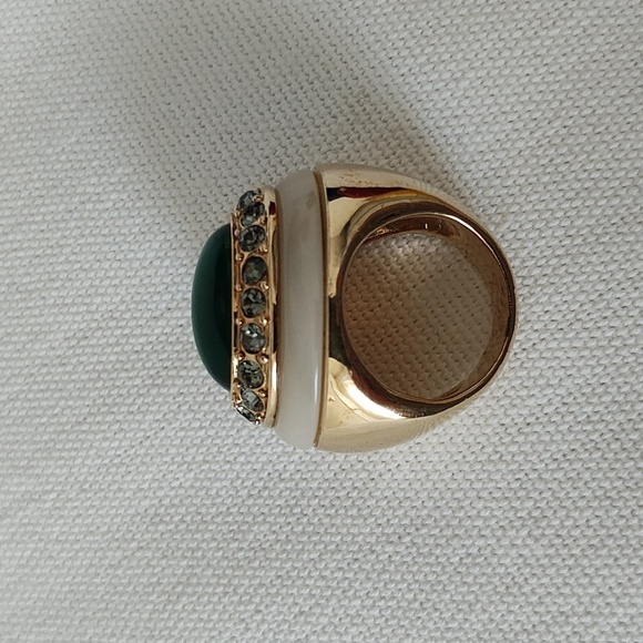 BR Elegant Emerald Vintage Style Rng - Picture 3 of 13